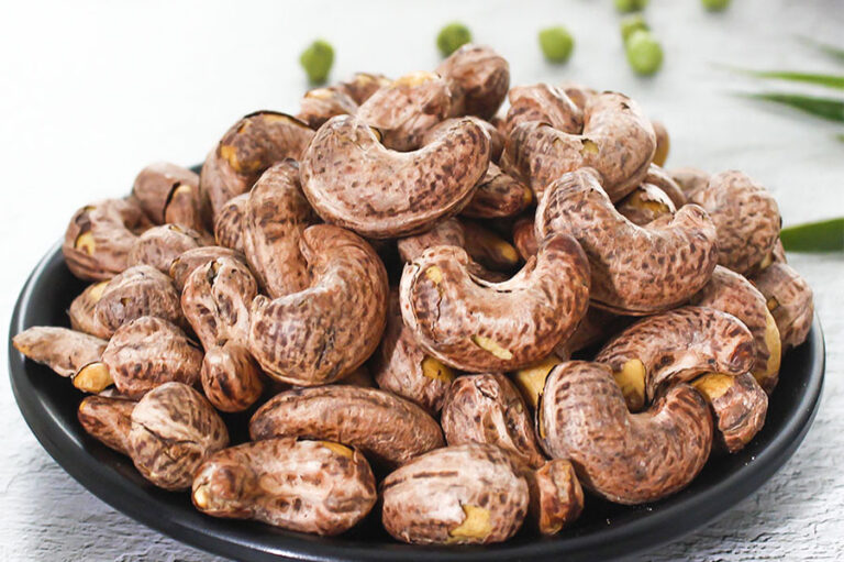 Trai cay say Da Lat Nut Farm duoc lam tu nguyen lieu trai cay tuoi da lat. Duoc say bang cong nghe hien dai nen giu duoc mau sac, huong vi tu nhien cua trai cay.